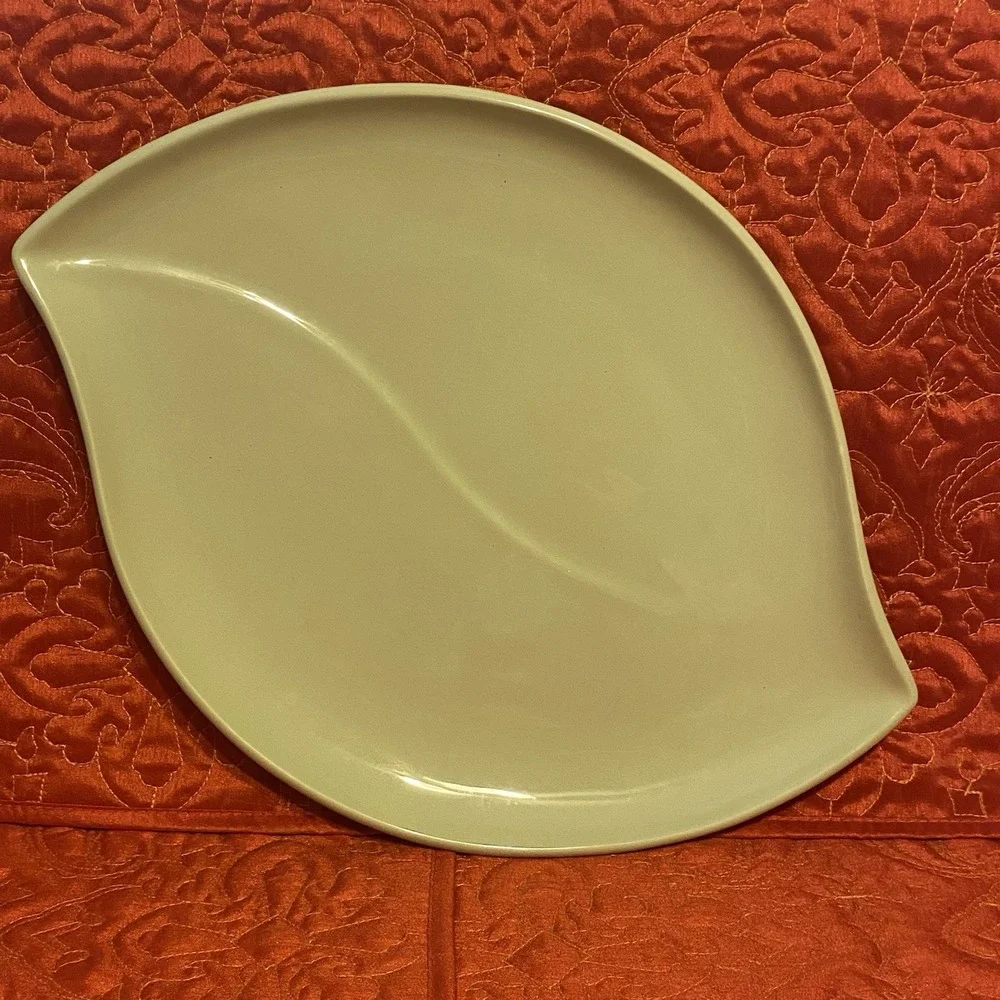 Set Of‎ 2 Royal Doulton Bay Leaves Green Serving Platter Plate Leaf Shape 14.25